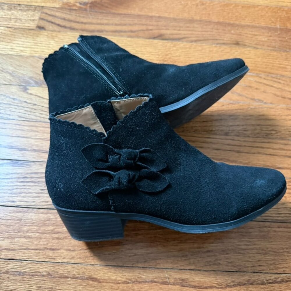 Women's Jack Rogers Kali Suede Ankle Boots with Scalloped Edge & Bow, Size: 6.5 - Picture 3 of 5